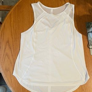 Lululemon size 4 workout top.